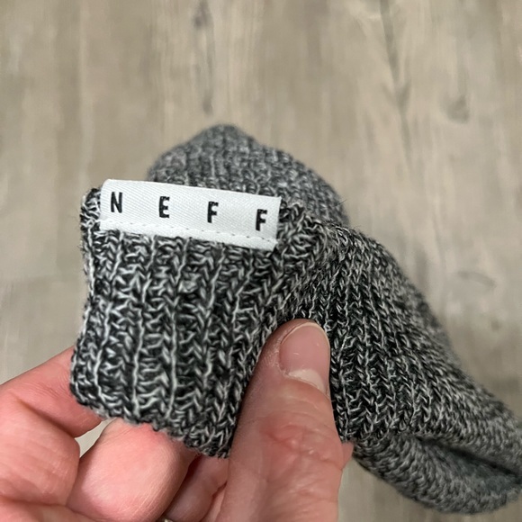 Minnie Mouse Neff Disney collection beanie - Picture 2 of 4